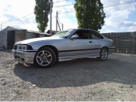 BMW 328 iA coupe (e36)