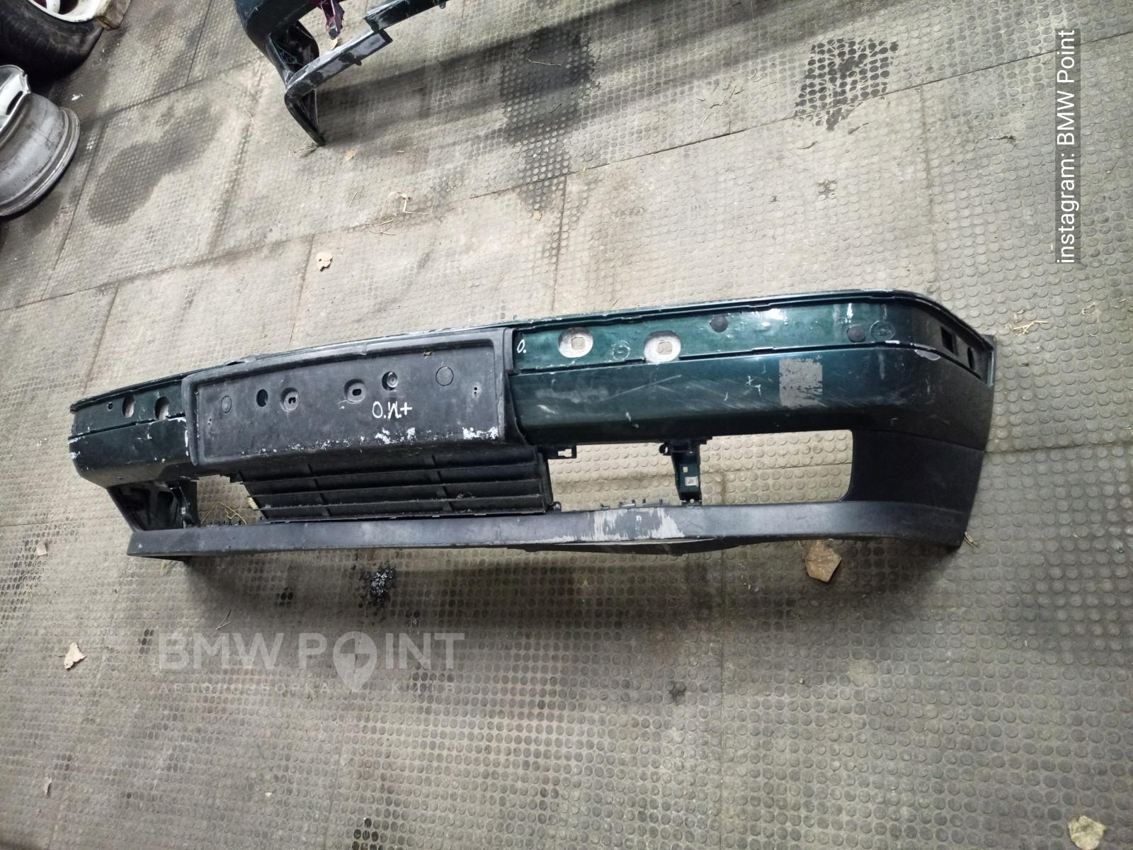 Бампер передній е34 зелений