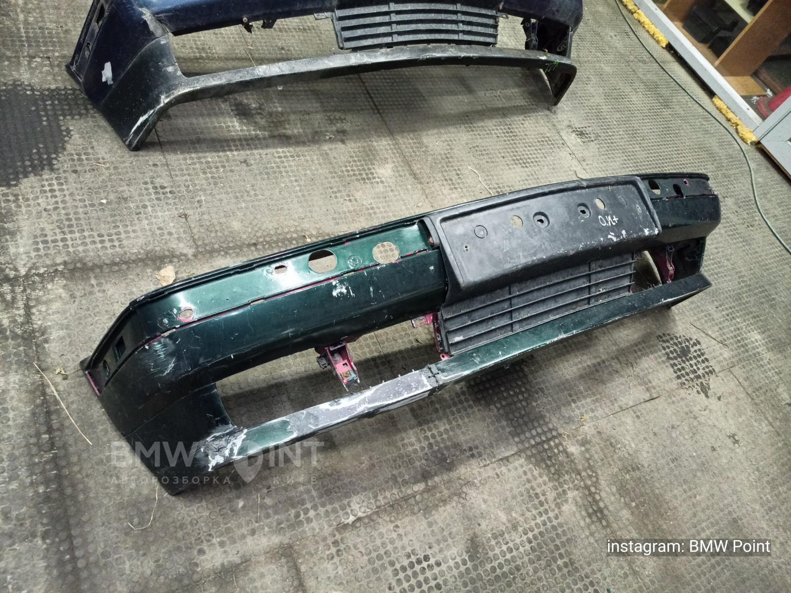 Бампер передній е34 зелений