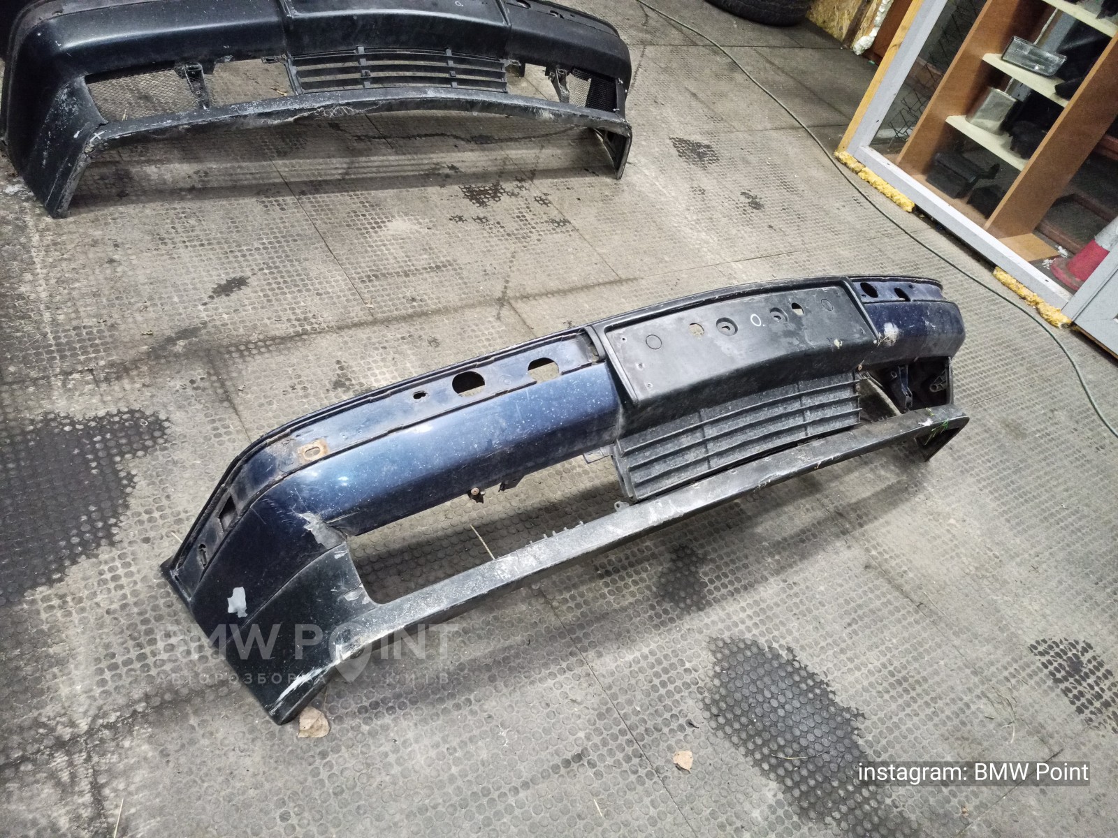 Бампер передній е34 синій