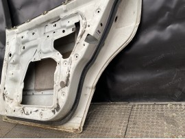 Двері BMW E34 задня права седан дорестайл