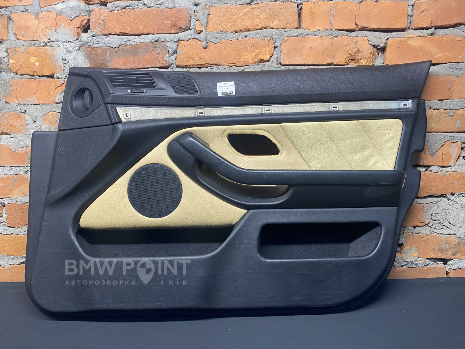 Обшивка дверей BMW E39 Передня права шкіра 