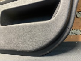 Обшивка дверей BMW E39 Передня права шкіра 