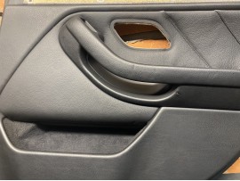 Обшивка дверей BMW E39 Задня права шкіра 