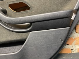 Обшивка дверей BMW E39 Задня права тканина 