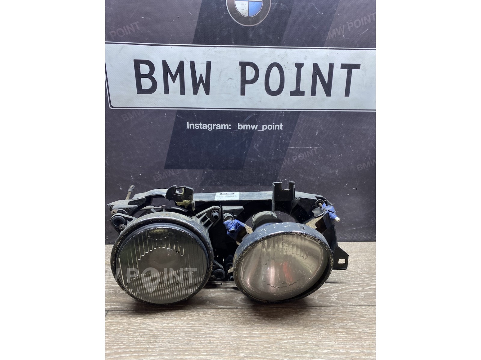 Фара BMW E34 права галогенна