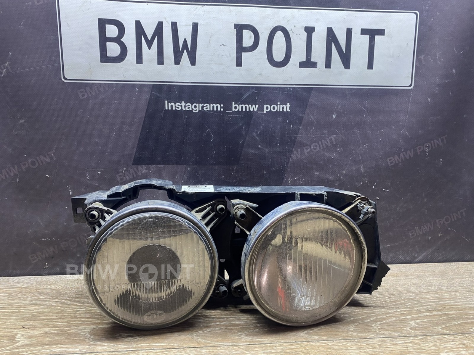 Фара BMW E34 права галогенна
