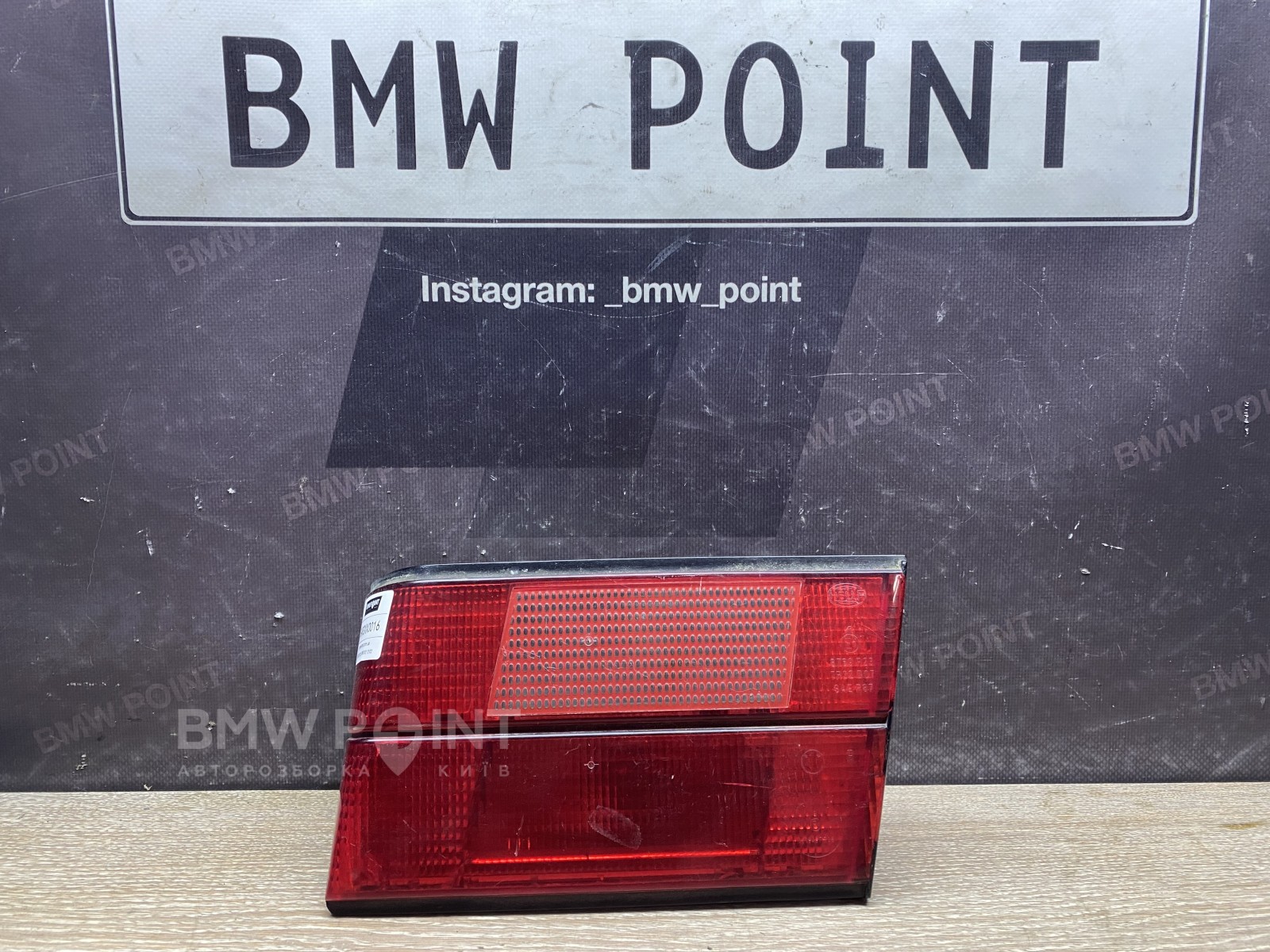 Задній ліхтар BMW E34 в кришку багажника правий седан