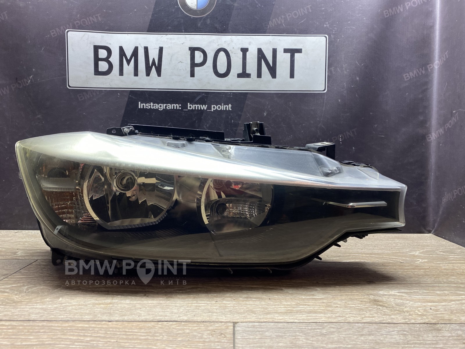 Фара BMW Ф30 права галогенна