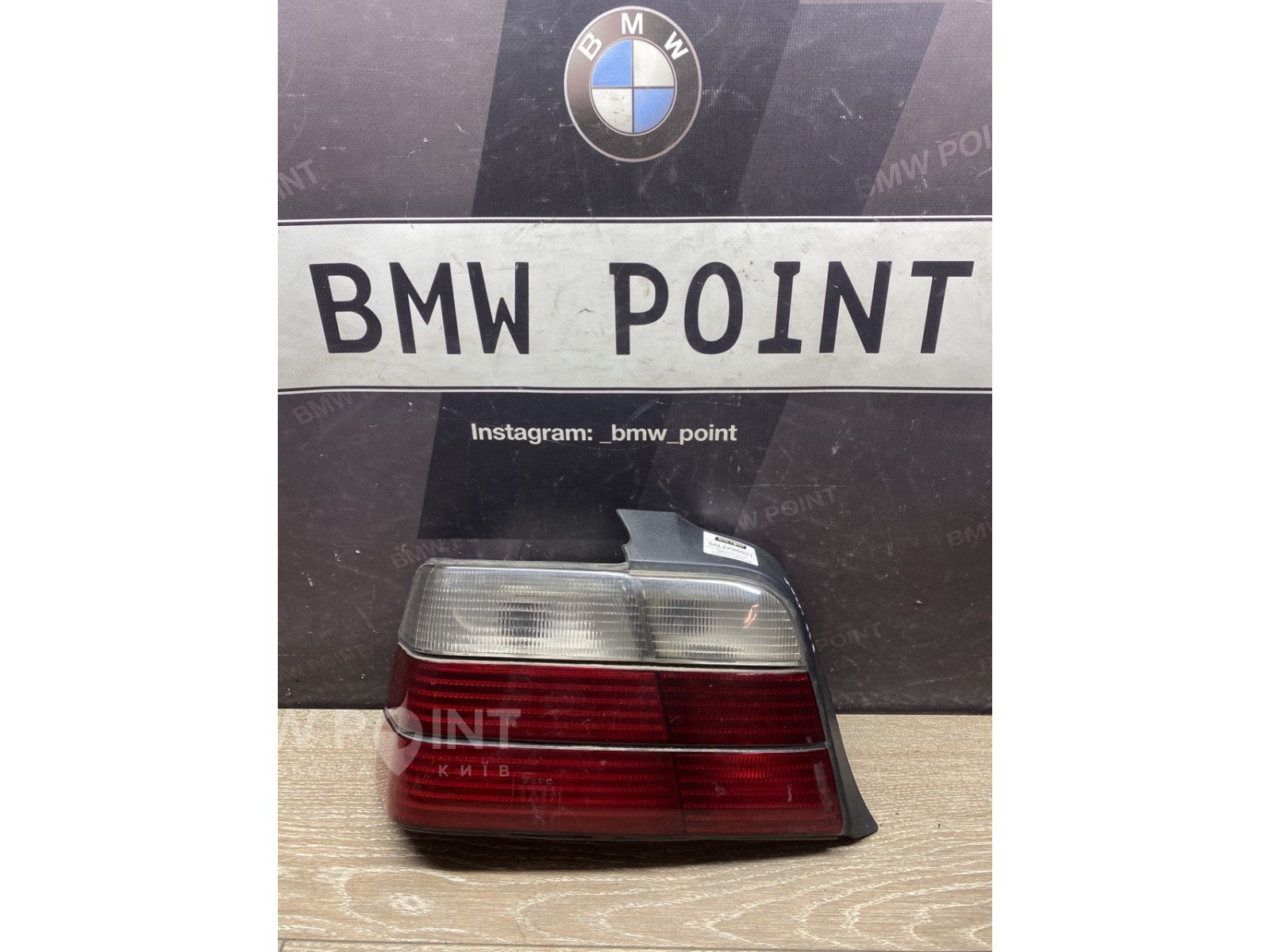 Задній ліхтар BMW E36 седан лівий 